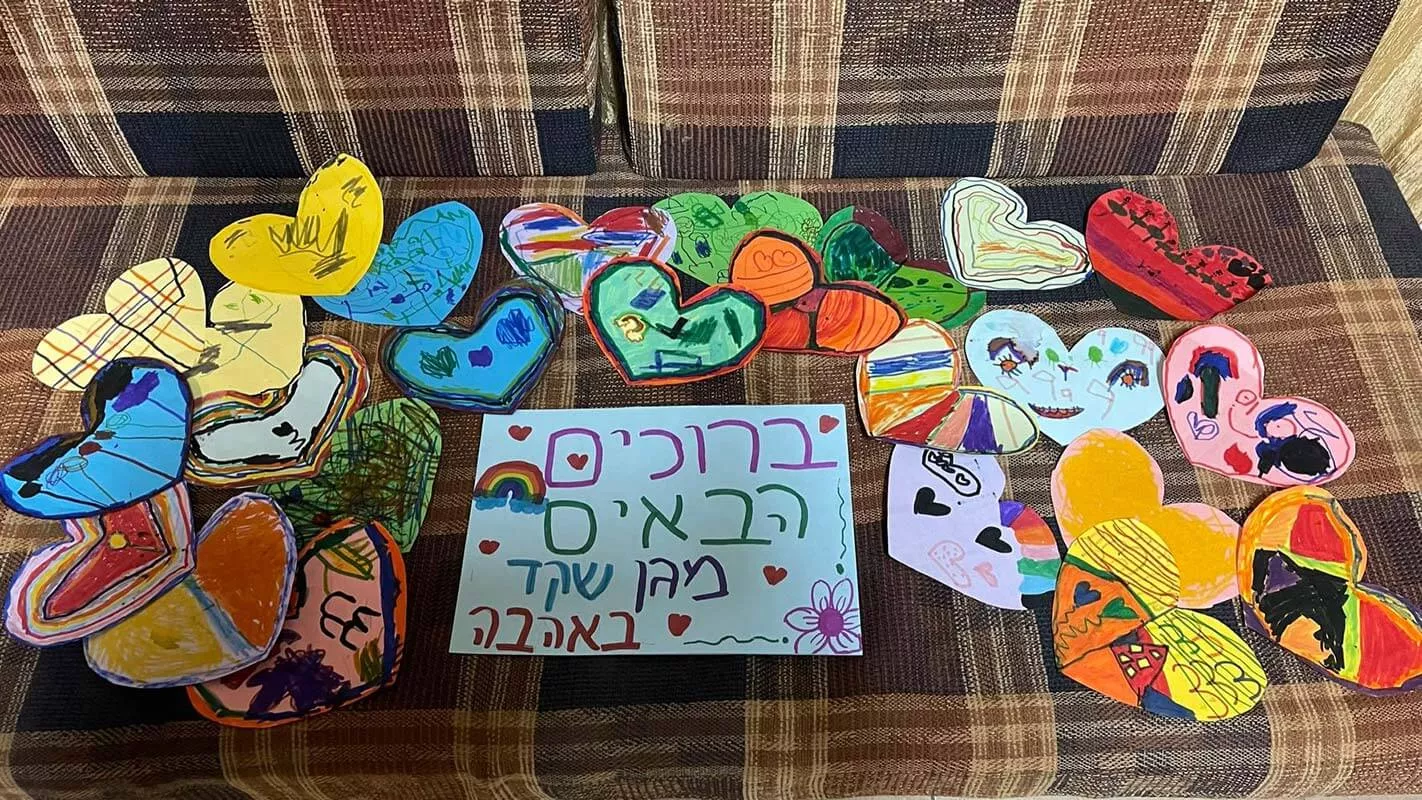 החום והאהבה להם זכינו מאנשי קיבוץ אשדות יעקב מאוחד ריגשו אותנו מאוד ועזרו לנו להפנים, שאנחנו נשרוד את התקופה המאתגרת הצפויה לנו.